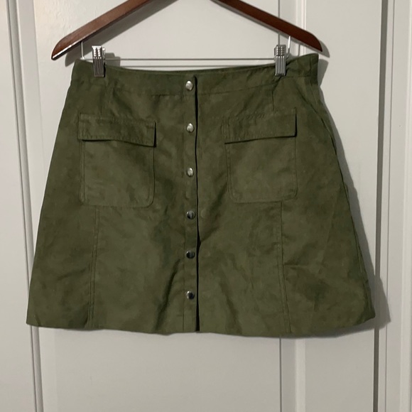 Olive green skirt - Picture 1 of 3
